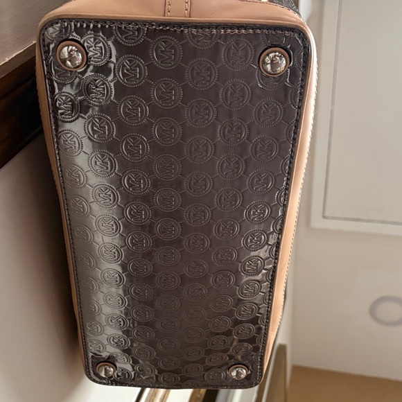 Michael Kors Silver monogram tote Bag - Picture 7 of 7